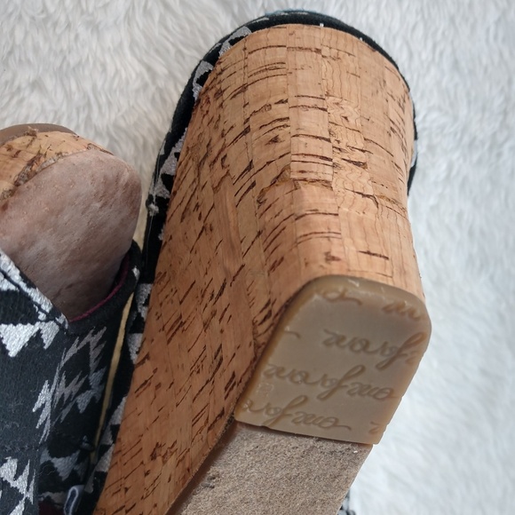 Tom's Black White Peep toe Corkscrew Wedges 7W - Picture 4 of 8